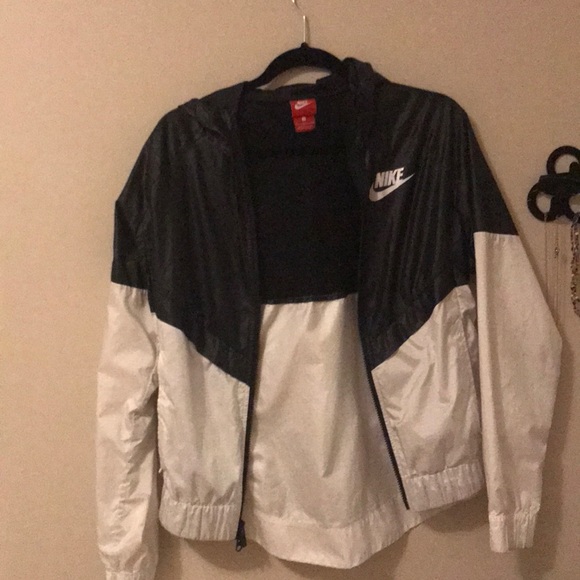 COPY - Cute reflective Nike windbreaker barely woโฆ - Picture 2 of 4